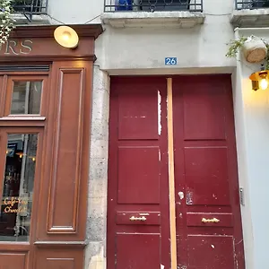 Cosy 2 Pièces Typiquement Parisien à Notre-dame France